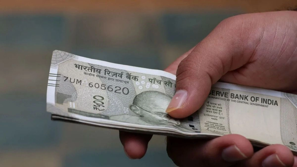 Rupee Appreciates Against US Dollar in Early Trading
