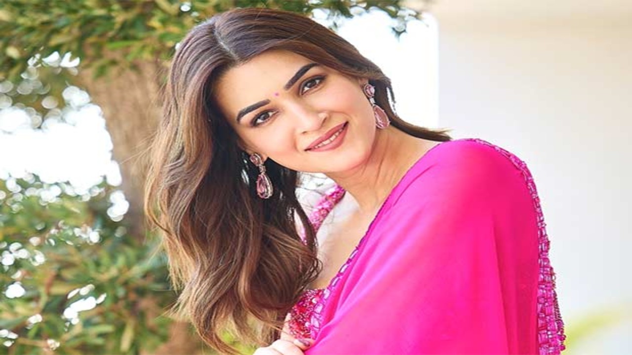 Kriti Sanon Top 10 Fashion, Movies & News Updates in 2026!!!